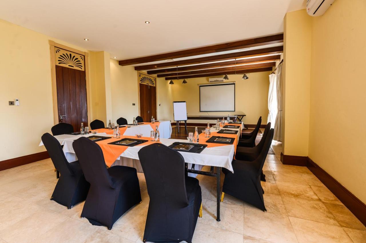 Cocoa Boutique Hotel - Your Kenyan Beachfront Bliss Mombassa Buitenkant foto